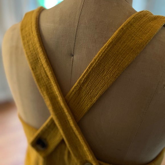 Madewell sleeveless gold textured material top with buttons medium - Picture 7 of 8